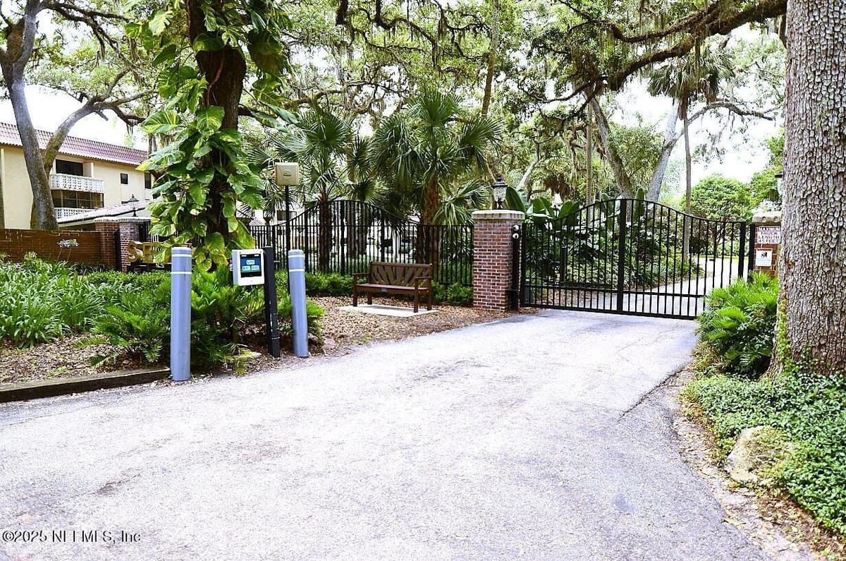 1810 SEVILLA Boulevard 202, Atlantic Beach, FL 32233, Atlantic Beach, FL - photo 2