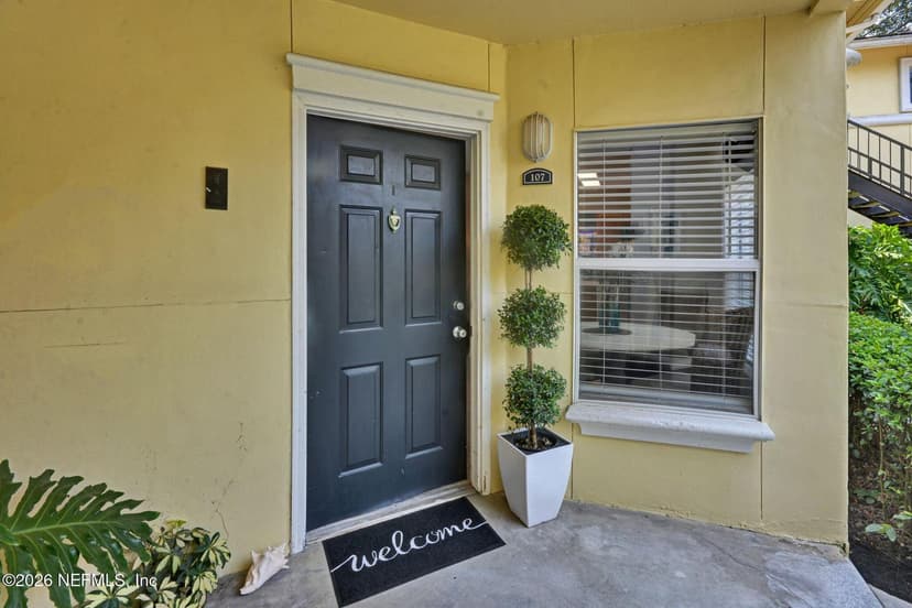 1800 THE GREENS Way 107, Jacksonville Beach, FL 32250